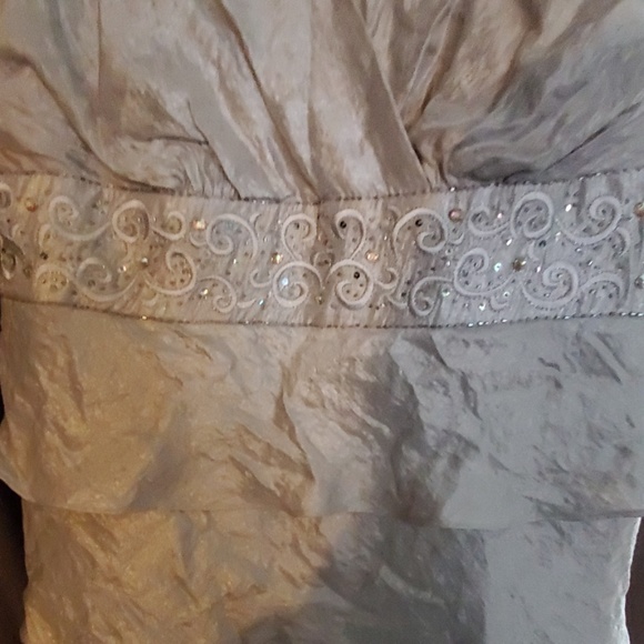 Dress - Picture 3 of 3